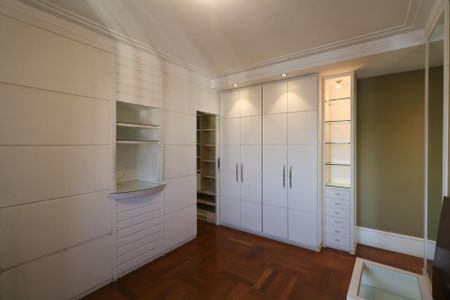 Apartamento à venda com 120m², 3 quartos e 3 vagas Apartamento à venda com 120m², 3 quartos e 3 vagasSuíte