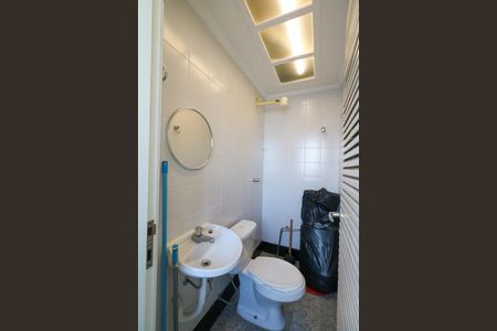 Apartamento à venda com 120m², 3 quartos e 3 vagas Apartamento à venda com 120m², 3 quartos e 3 vagasBanheiro da Área de Serviço