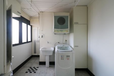 Apartamento à venda com 120m², 3 quartos e 3 vagas Apartamento à venda com 120m², 3 quartos e 3 vagasÁrea de Serviço