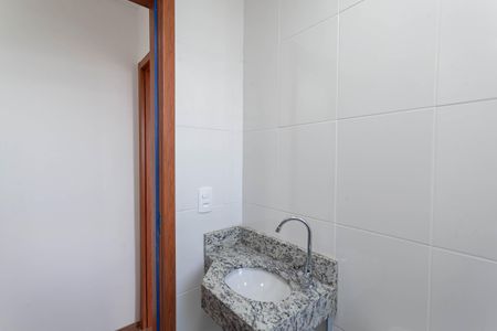 Apartamento para alugar com 47m², 2 quartos e 1 vaga Apartamento para alugar com 47m², 2 quartos e 1 vagaBanheiro social