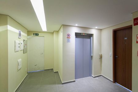 Apartamento para alugar com 47m², 2 quartos e 1 vaga Apartamento para alugar com 47m², 2 quartos e 1 vagaHall social