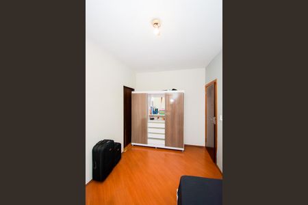 Casa à venda com 213m², 3 quartos e 2 vagasQuarto 2