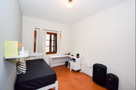 Casa à venda com 213m², 3 quartos e 2 vagasQuarto 2