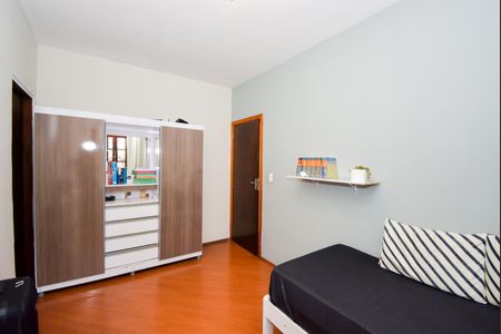 Casa à venda com 213m², 3 quartos e 2 vagasQuarto 2