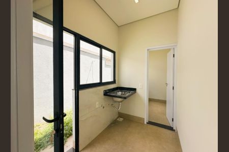 Área de Serviço de casa de condomínio para alugar com 3 quartos, 217m² em Gávea, Uberlândia