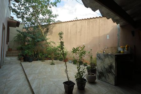 Casa para alugar com 249m², 4 quartos e 5 vagasQuintal 