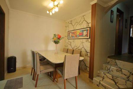 Casa para alugar com 249m², 4 quartos e 5 vagasSala de jantar 