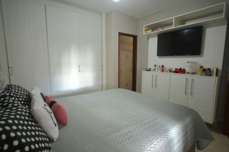Casa para alugar com 249m², 4 quartos e 5 vagasSuíte 