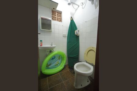 Casa para alugar com 249m², 4 quartos e 5 vagasBanheiro de serviço 