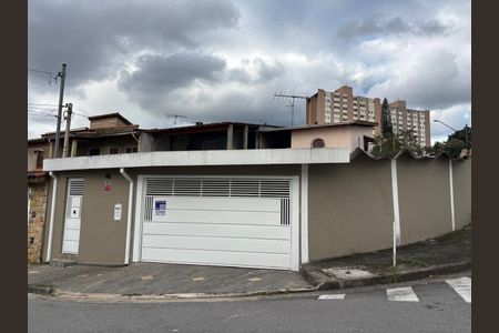 Casa para alugar com 249m², 4 quartos e 5 vagasFachada