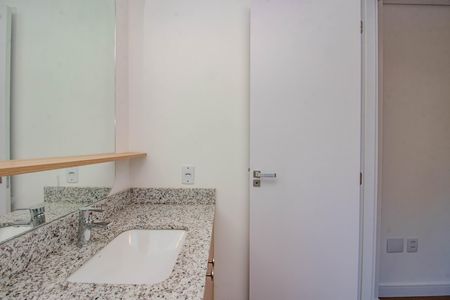 Banheiro da Suíte 1 de apartamento para alugar com 2 quartos, 69m² em Moinhos de Vento, Porto Alegre