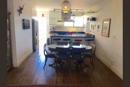 Apartamento à venda com 127m², 3 quartos e 2 vagas Apartamento à venda com 127m², 3 quartos e 2 vagasCozinha