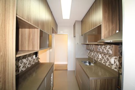 Apartamento à venda com 67m², 2 quartos e 2 vagasSala / Cozinha
