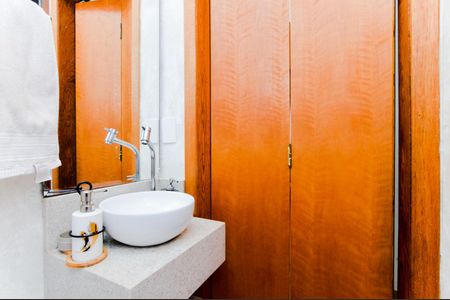 Casa de condomínio à venda com 111m², 3 quartos e 2 vagasLavabo