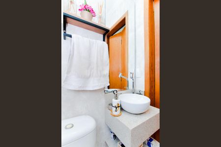 Casa de condomínio à venda com 111m², 3 quartos e 2 vagasLavabo