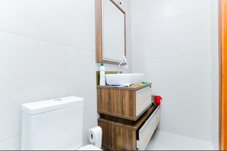 Banheiro da Suíte de casa de condomínio à venda com 3 quartos, 111m² em Vila Maricy, Guarulhos