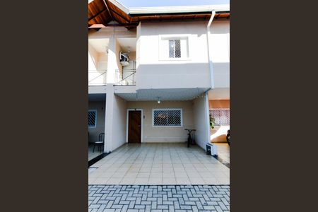 Casa de condomínio à venda com 111m², 3 quartos e 2 vagasFachada