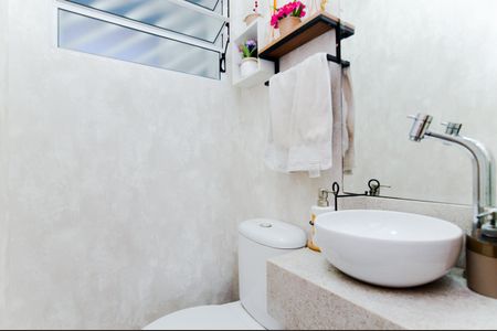 Casa de condomínio à venda com 111m², 3 quartos e 2 vagasLavabo