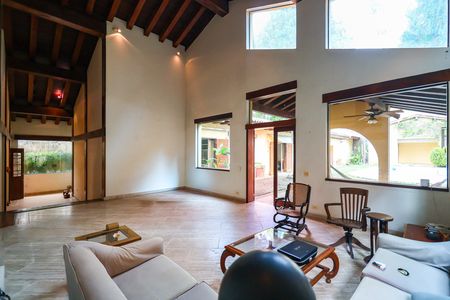 Casa à venda com 3 quartos, 556m² em Jardim Viana, São Paulo