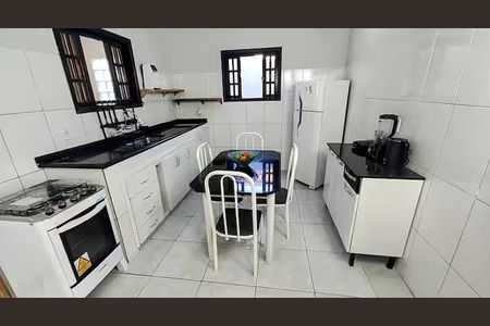 Cozinha de casa de condomínio para alugar com 2 quartos, 128m² em Inoã, Maricá