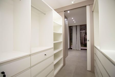 Apartamento à venda com 76m², 2 quartos e 2 vagas Apartamento à venda com 76m², 2 quartos e 2 vagasCloset
