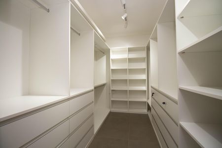 Apartamento à venda com 76m², 2 quartos e 2 vagas Apartamento à venda com 76m², 2 quartos e 2 vagasCloset