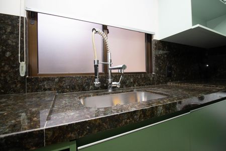 Apartamento à venda com 76m², 2 quartos e 2 vagas Apartamento à venda com 76m², 2 quartos e 2 vagasCozinha e Área de Serviço