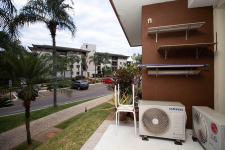 Apartamento à venda com 76m², 2 quartos e 2 vagas Apartamento à venda com 76m², 2 quartos e 2 vagasVaranda