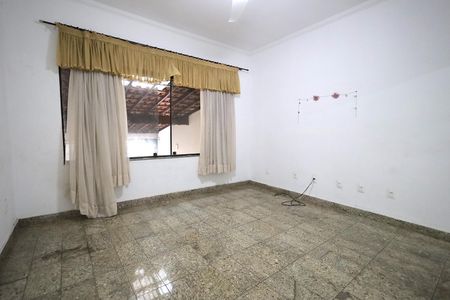 Casa para alugar com 150m², 2 quartos e 2 vagasSala