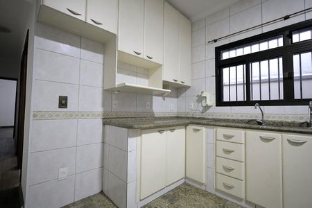 Casa para alugar com 150m², 2 quartos e 2 vagasCozinha