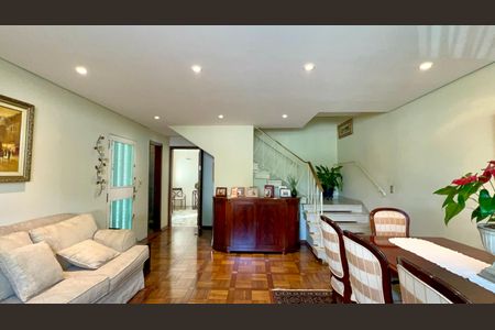 Casa para alugar com 194m², 3 quartos e 3 vagasSala