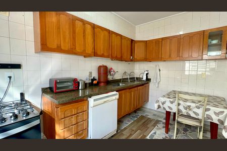 Casa para alugar com 194m², 3 quartos e 3 vagasCozinha