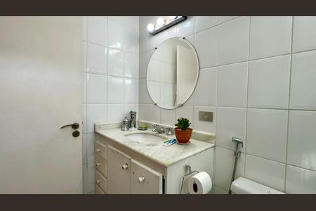 Casa para alugar com 194m², 3 quartos e 3 vagasBanheiro social