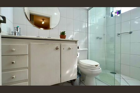 Casa para alugar com 194m², 3 quartos e 3 vagasBanheiro social