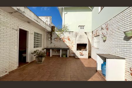 Casa para alugar com 194m², 3 quartos e 3 vagasQuintal