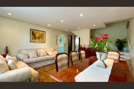Casa para alugar com 194m², 3 quartos e 3 vagasSala