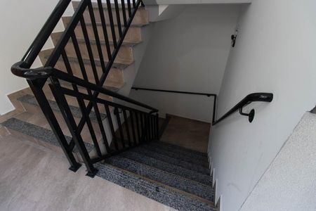 Apartamento para alugar com 39m², 2 quartos e sem vaga Apartamento para alugar com 39m², 2 quartos e sem vagaEscada