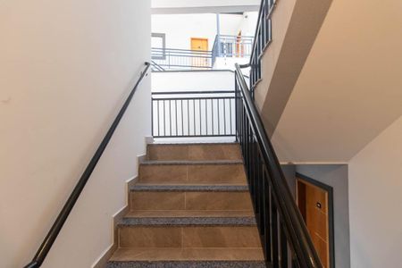 Apartamento para alugar com 39m², 2 quartos e sem vaga Apartamento para alugar com 39m², 2 quartos e sem vagaEscada