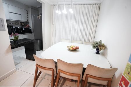 Casa de condomínio à venda com 126m², 3 quartos e 4 vagas
