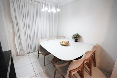 Casa de condomínio à venda com 126m², 3 quartos e 4 vagas