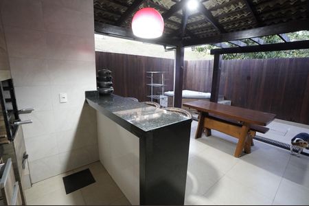 Casa de condomínio à venda com 126m², 3 quartos e 4 vagas