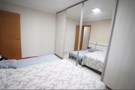 Casa de condomínio à venda com 126m², 3 quartos e 4 vagas