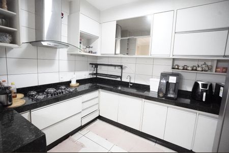 Casa de condomínio à venda com 126m², 3 quartos e 4 vagas