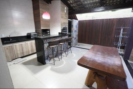 Casa de condomínio à venda com 126m², 3 quartos e 4 vagas