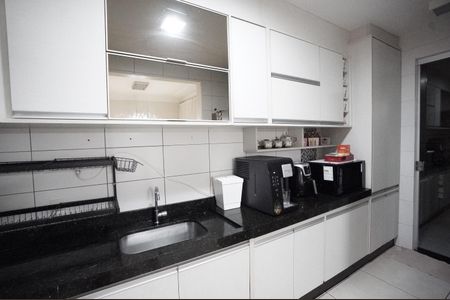 Casa de condomínio à venda com 126m², 3 quartos e 4 vagas