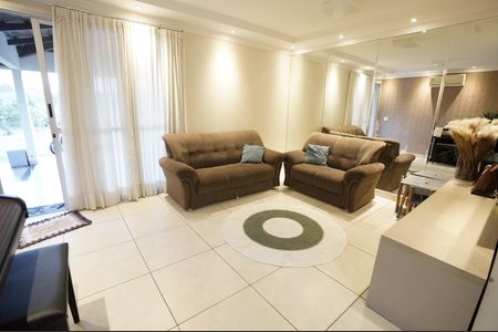 Casa de condomínio à venda com 126m², 3 quartos e 4 vagas
