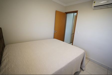 Casa de condomínio à venda com 126m², 3 quartos e 4 vagas