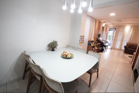 Casa de condomínio à venda com 126m², 3 quartos e 4 vagas