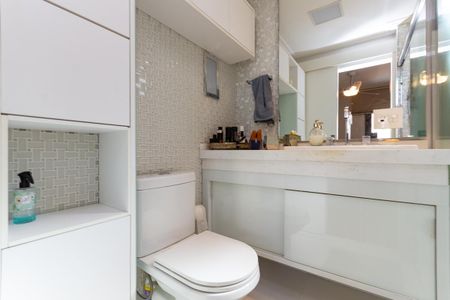 Apartamento para alugar com 93m², 2 quartos e 2 vagas Apartamento para alugar com 93m², 2 quartos e 2 vagasBanheiro do quarto 2 Suíte