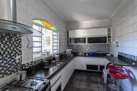 Casa à venda com 360m², 3 quartos e 3 vagas Casa à venda com 360m², 3 quartos e 3 vagasCozinha